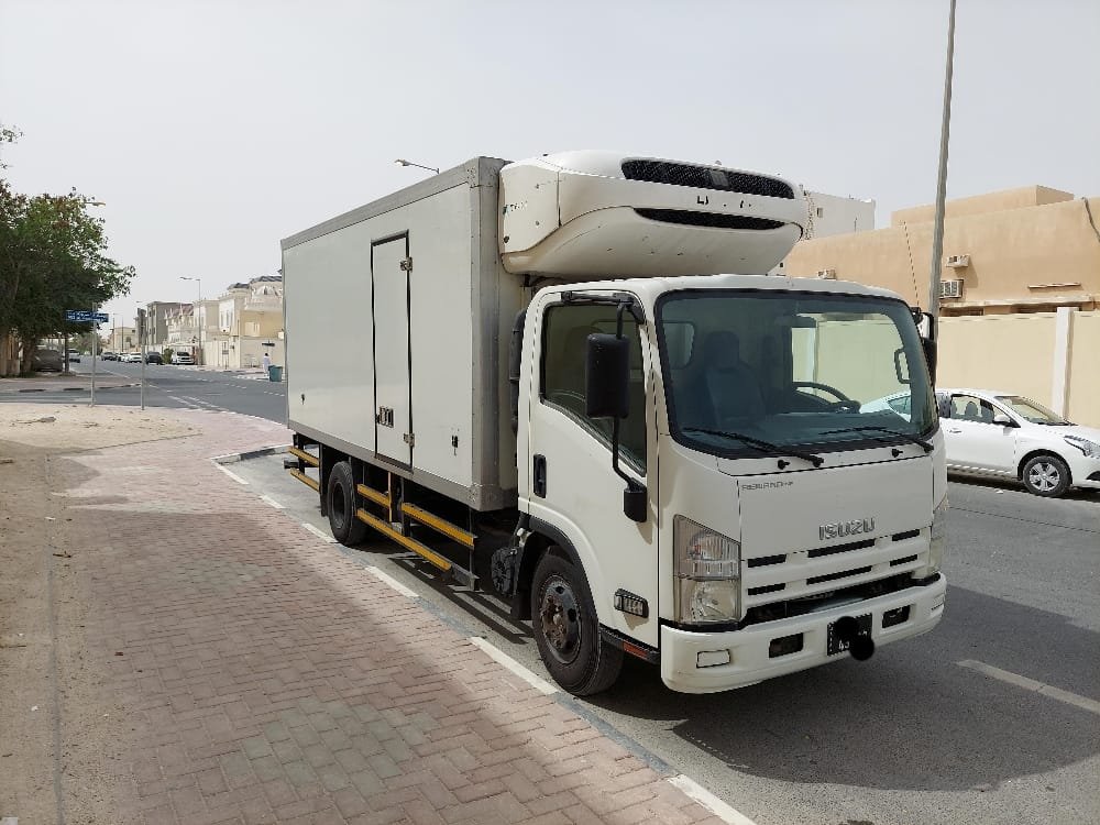 Refrigerated truck on a Fujairah street for East Coast cold chain transport